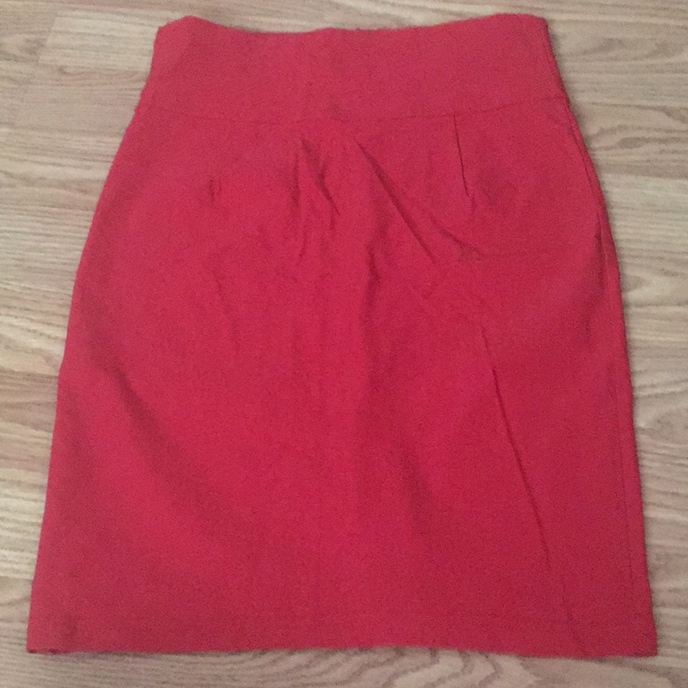 Size S form fitting red skirt